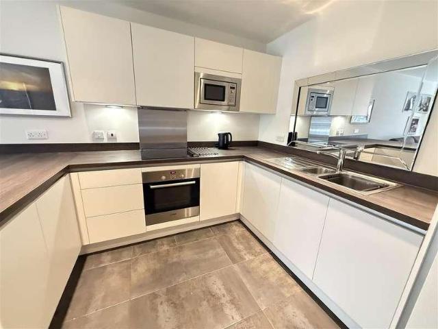 2 bed flat for sale