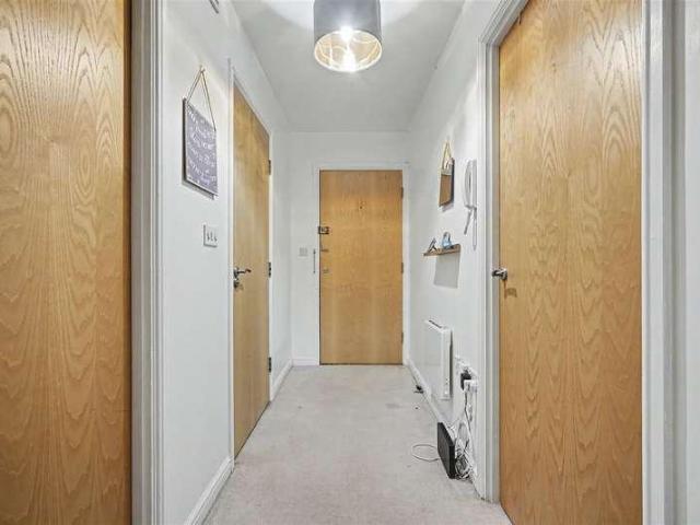 2 bed flat for sale