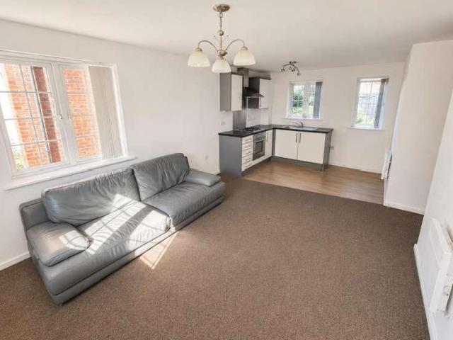 2 bed flat for sale