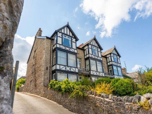 2 bed flat for sale