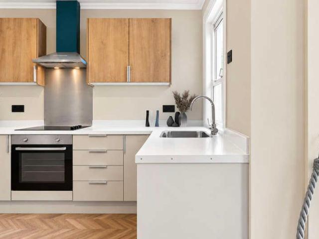 2 bed flat for sale