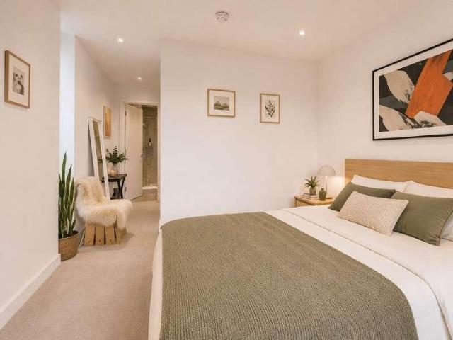 2 bed flat for sale
