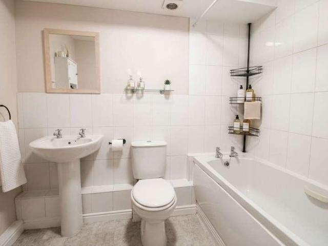 2 bed flat for sale