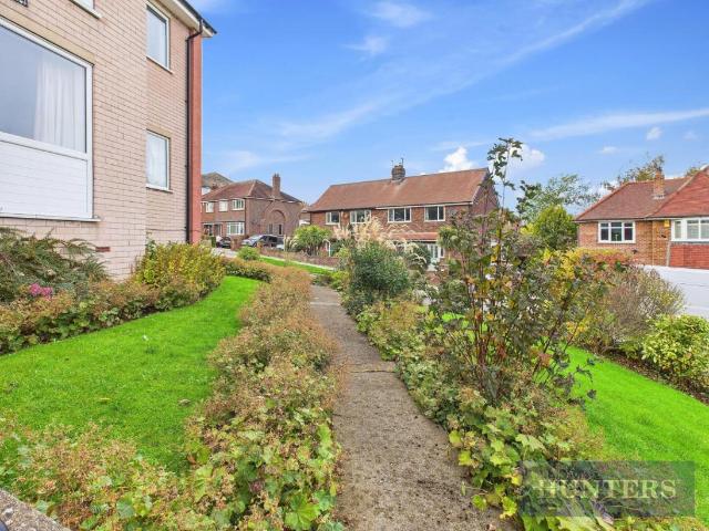 2 bed flat for sale