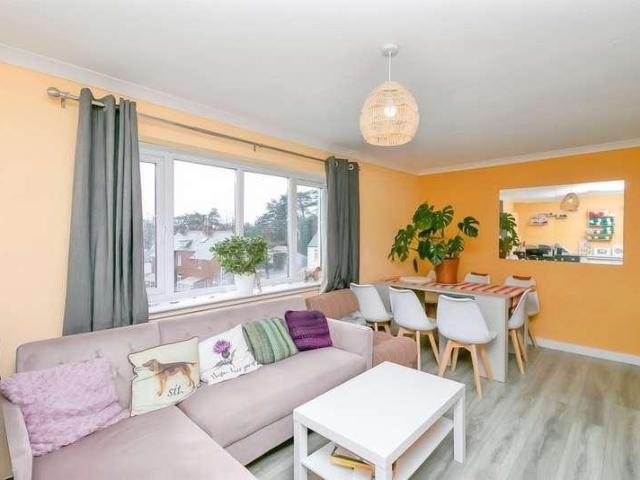 2 bed flat for sale