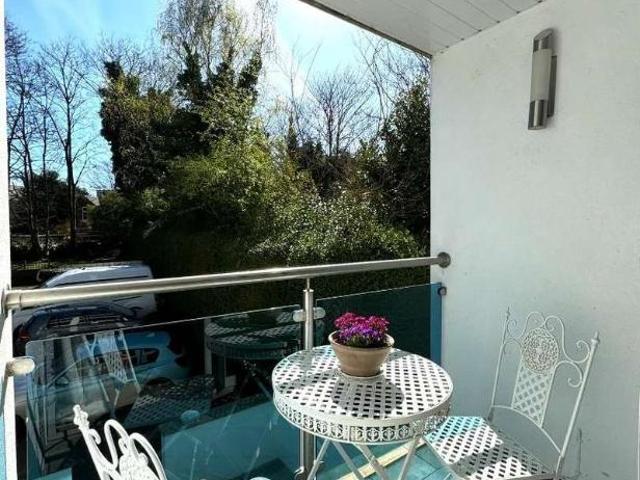 2 bed flat for sale