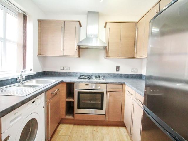 2 bed flat for sale