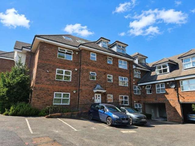 2 bed flat for sale