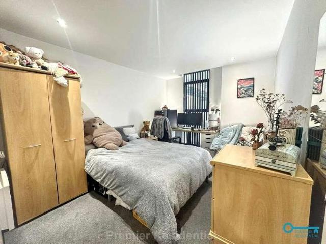 2 bed flat for sale