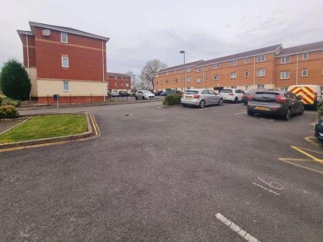 2 bed flat for sale