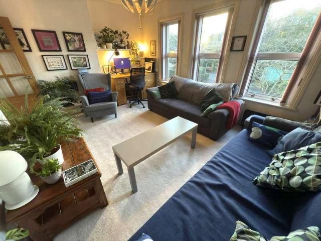 2 bed flat for sale