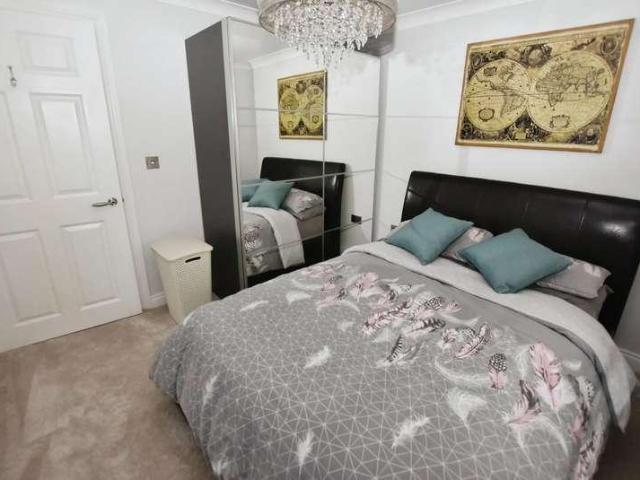 2 bed flat for sale