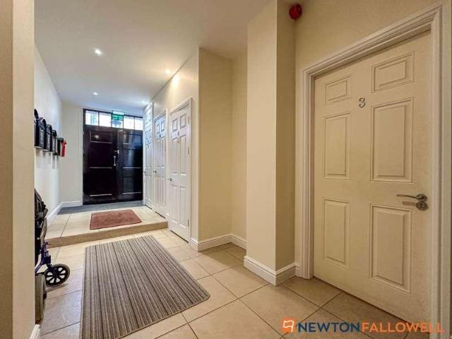 2 bed flat for sale