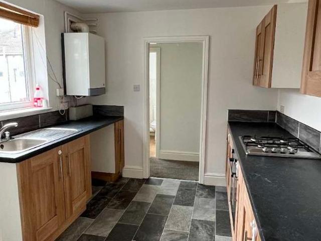 2 bed flat for sale