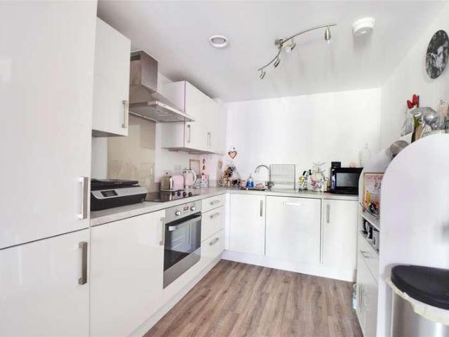 2 bed flat for sale