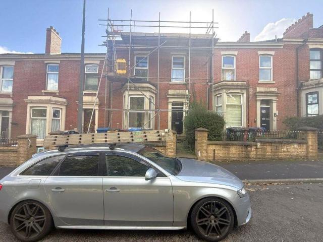 2 bed flat for sale
