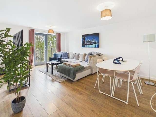 2 bed flat for sale
