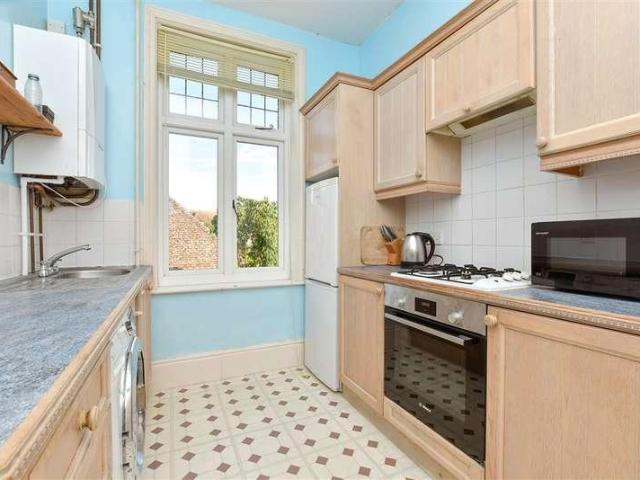 2 bed flat for sale