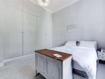 2 bed flat for sale