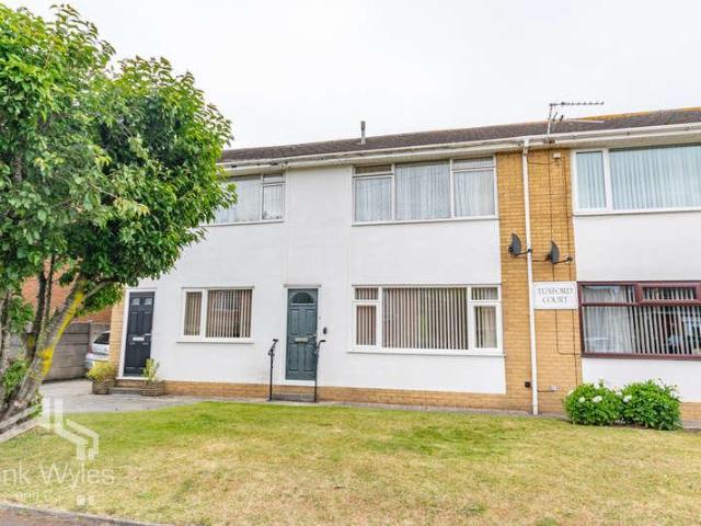 2 bed flat for sale