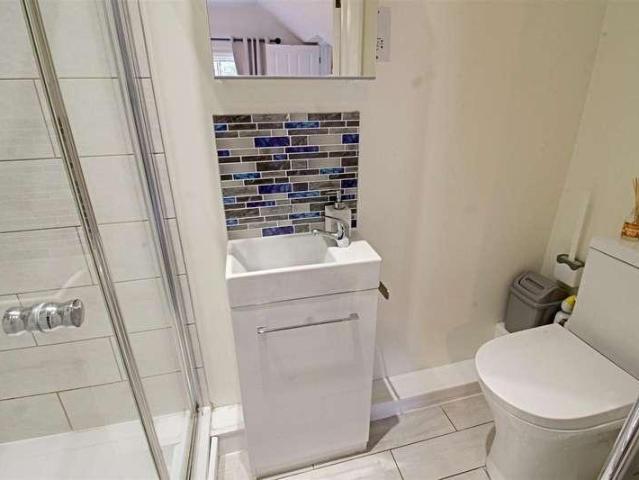2 bed flat for sale