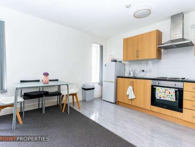 2 bed flat for sale