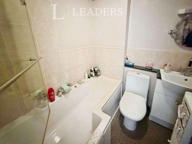 2 bed flat for sale