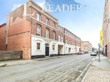 2 bed flat for sale