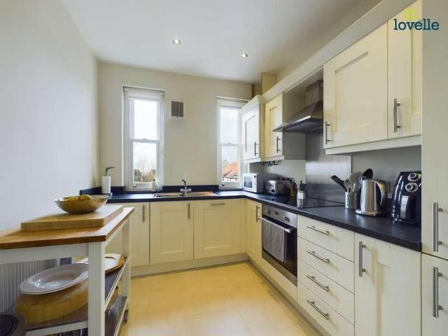 2 bed flat for sale