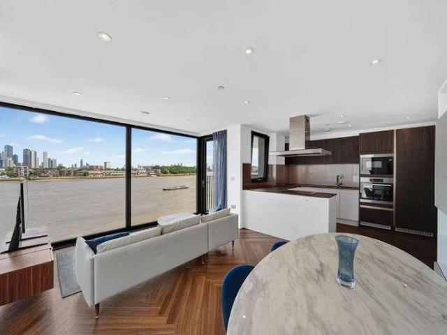 2 bed flat for sale