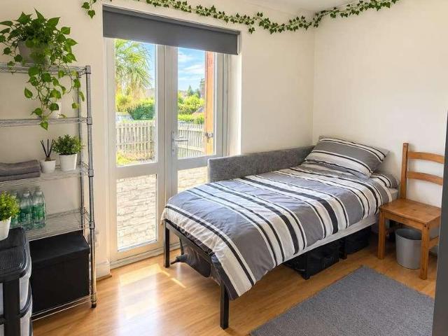 2 bed flat for sale