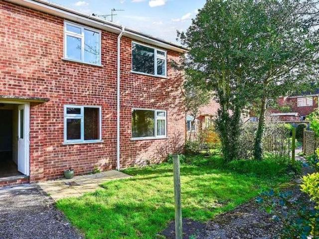 2 bed flat for sale