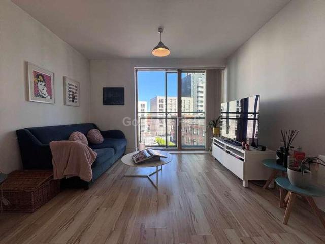 2 bed flat for sale