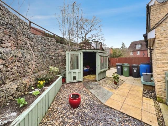 2 bed flat for sale