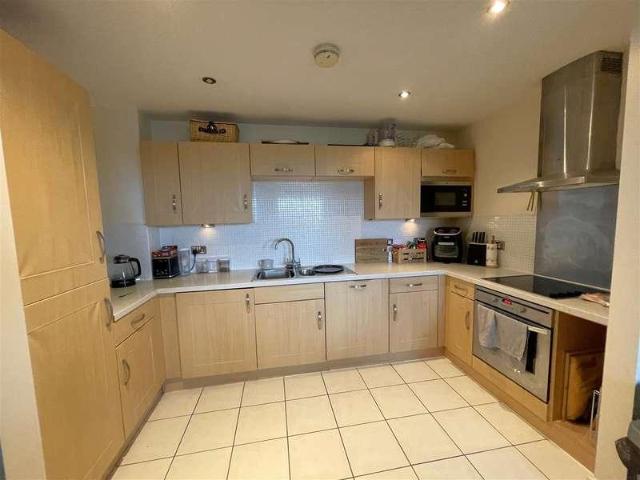 2 bed flat for sale