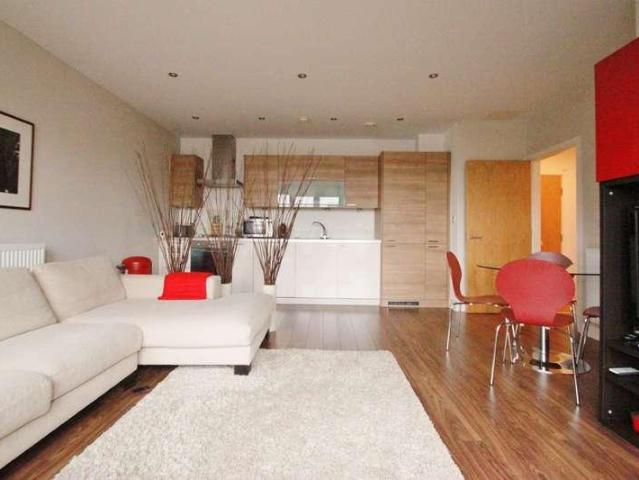 2 bed flat for sale