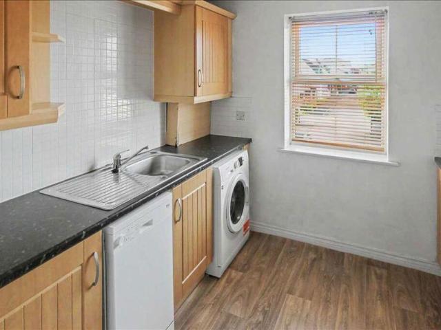 2 bed flat for sale