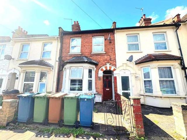 2 bed flat for sale
