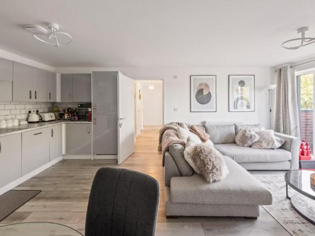 2 bed flat for sale
