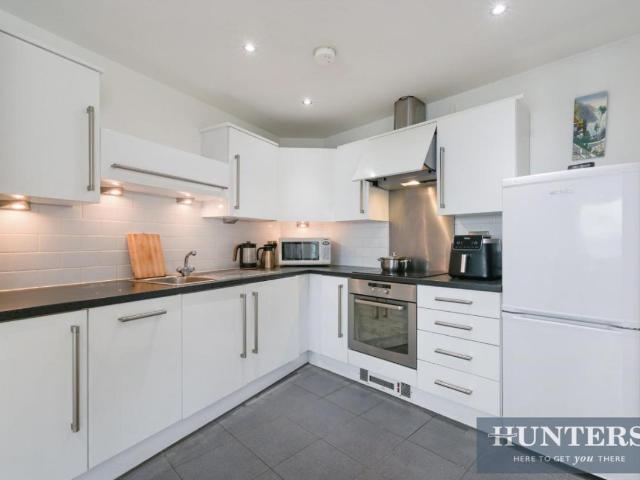 2 bed flat for sale