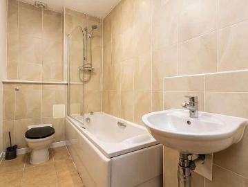 2 bed flat for sale