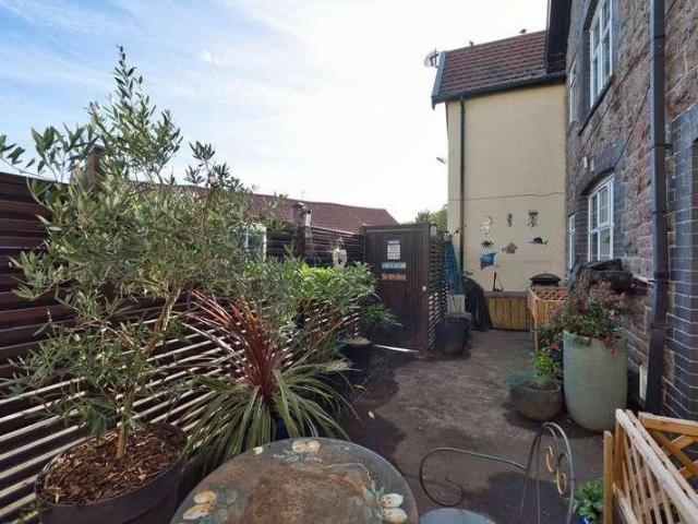 2 bed flat for sale
