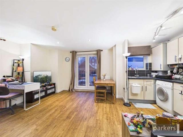 2 bed flat for sale