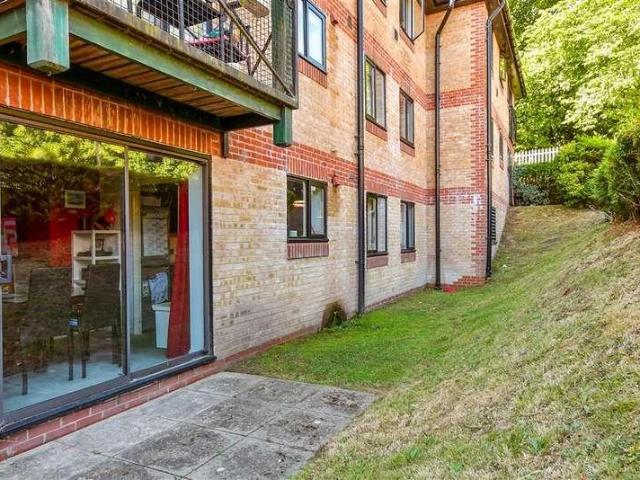 2 bed flat for sale