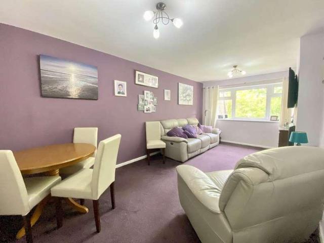 2 bed flat for sale