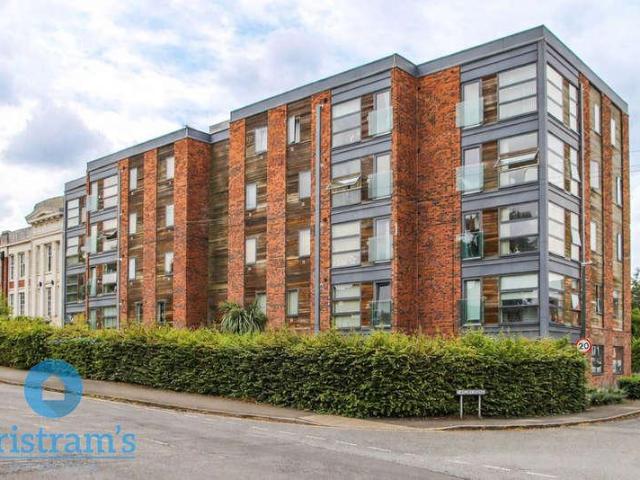 2 bed flat for sale