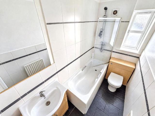 2 bed flat for sale