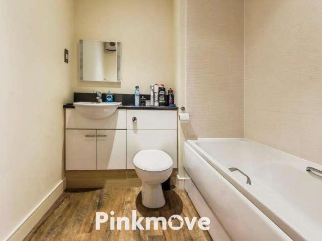 2 bed flat for sale