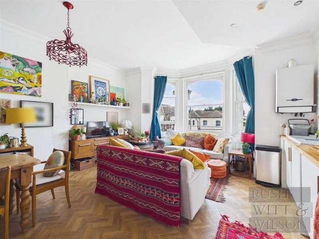 2 bed flat for sale