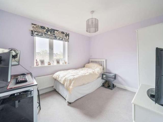 2 bed flat for sale